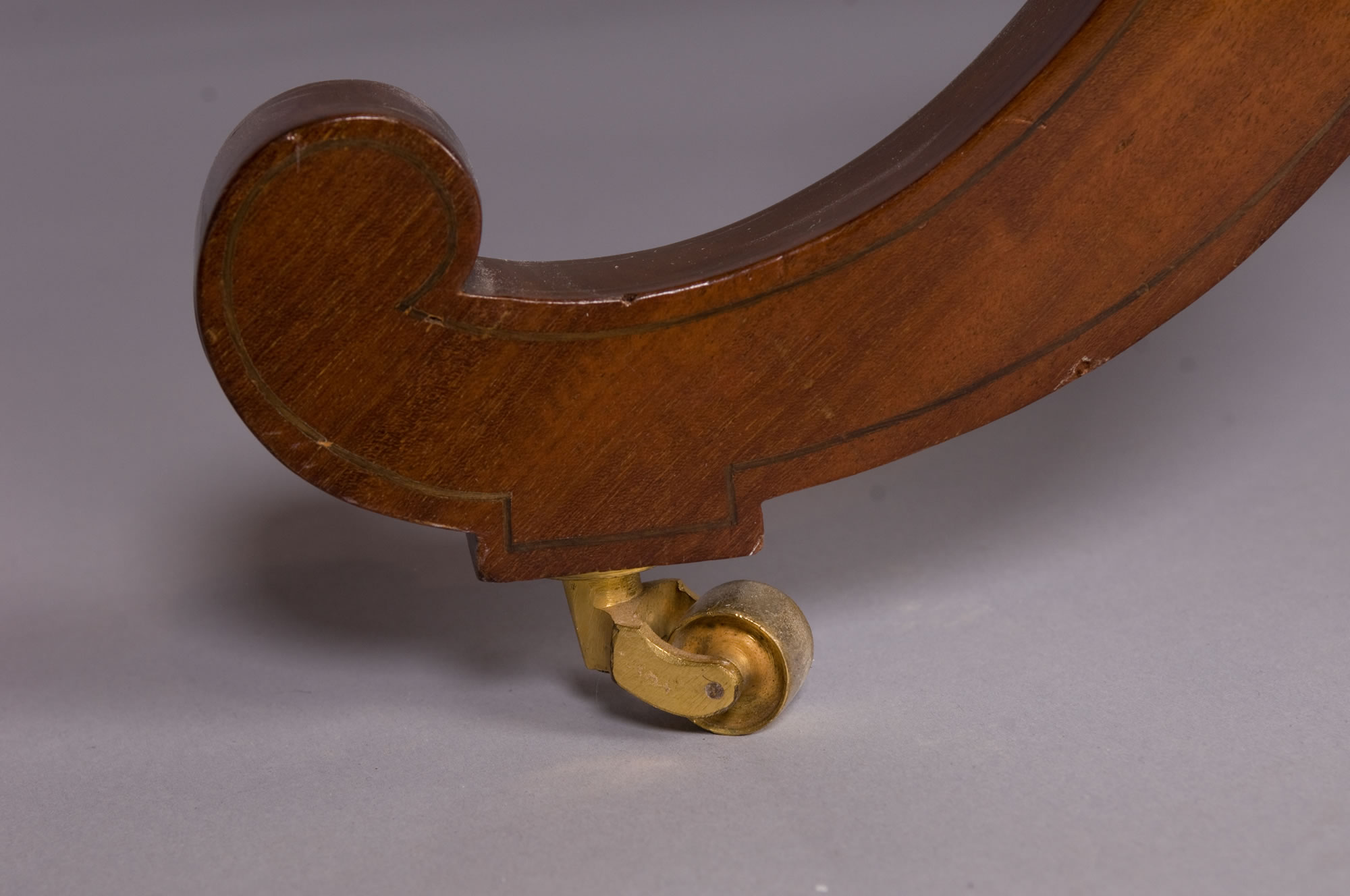 French Late Louis XVI Period, Mahogany Gueridon “A Double Plateau” Attributed to Jean-Henri Riesener